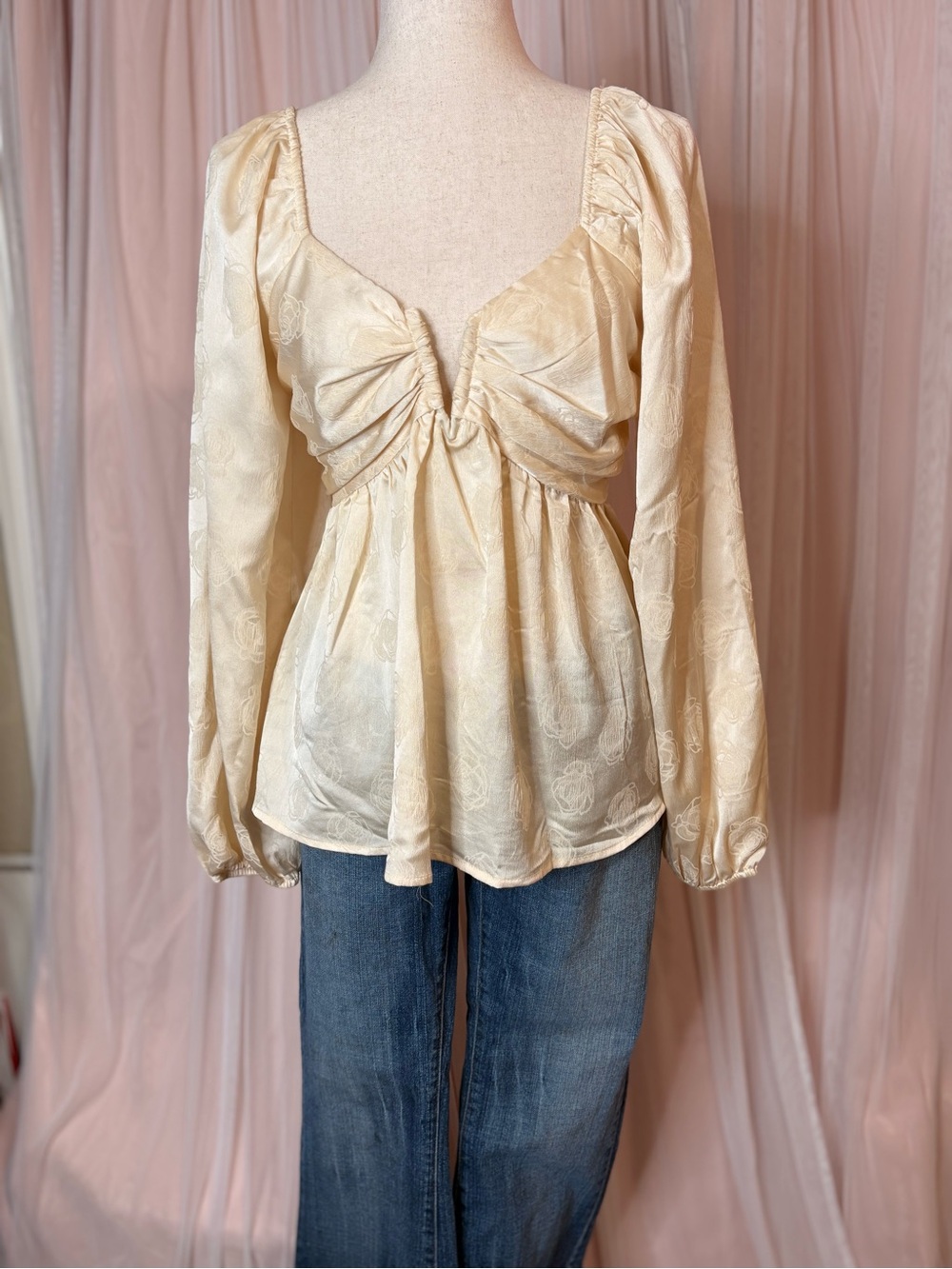 Francesca's Collections Cream Ruched V-Neck Peasant Blouse